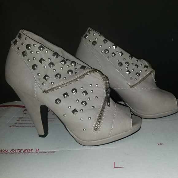 BKE SOLES! GREY BOOTIES, - Picture 4 of 11